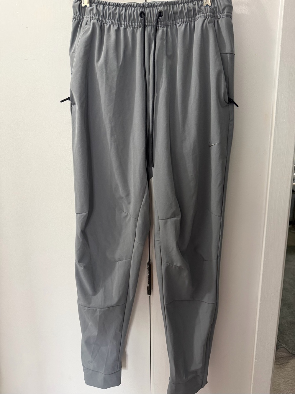 Nike Men's Gray Athletic Jogger Pants